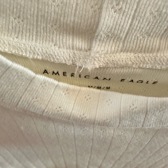 American Eagle, cropped shirt ! - Picture 2 of 3